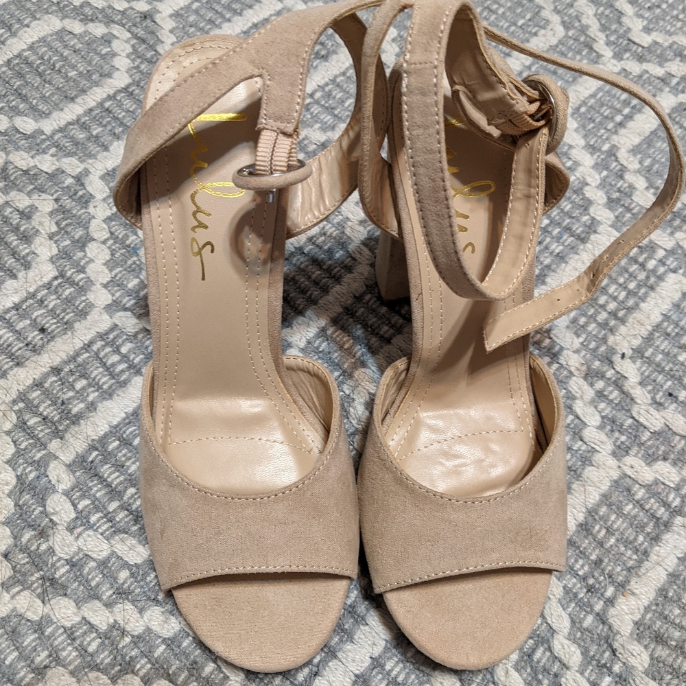 Lulu's Nude Open-toed Heels
